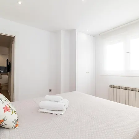 Trendy And Bright Apartment-3